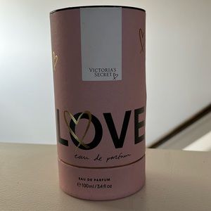 Brand new. The only defect is the bubble on the outside container.